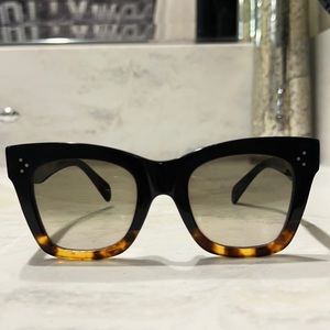 Celine tortes and black sunglassss